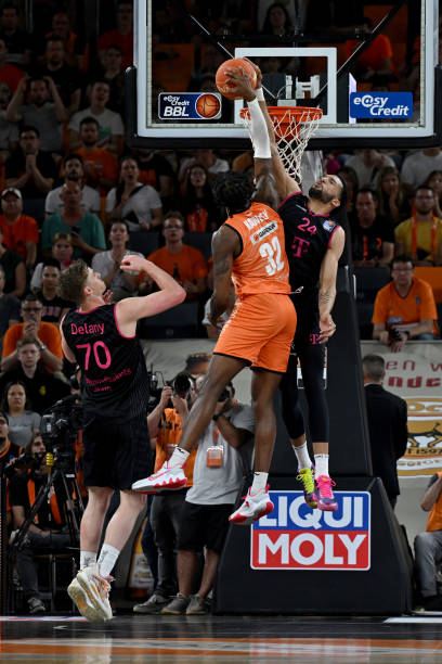 与强敌交手 与强敌交手